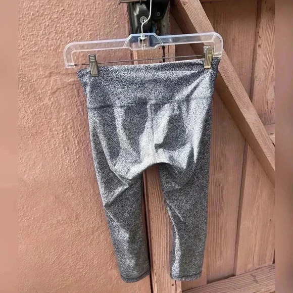 Lululemon 
Wunder Under High Rise Crop Leggings - Picture 4 of 7